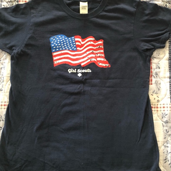 Navy Blue Girl Scouts Flag Tee women’s size Medium Holiday - Picture 1 of 4